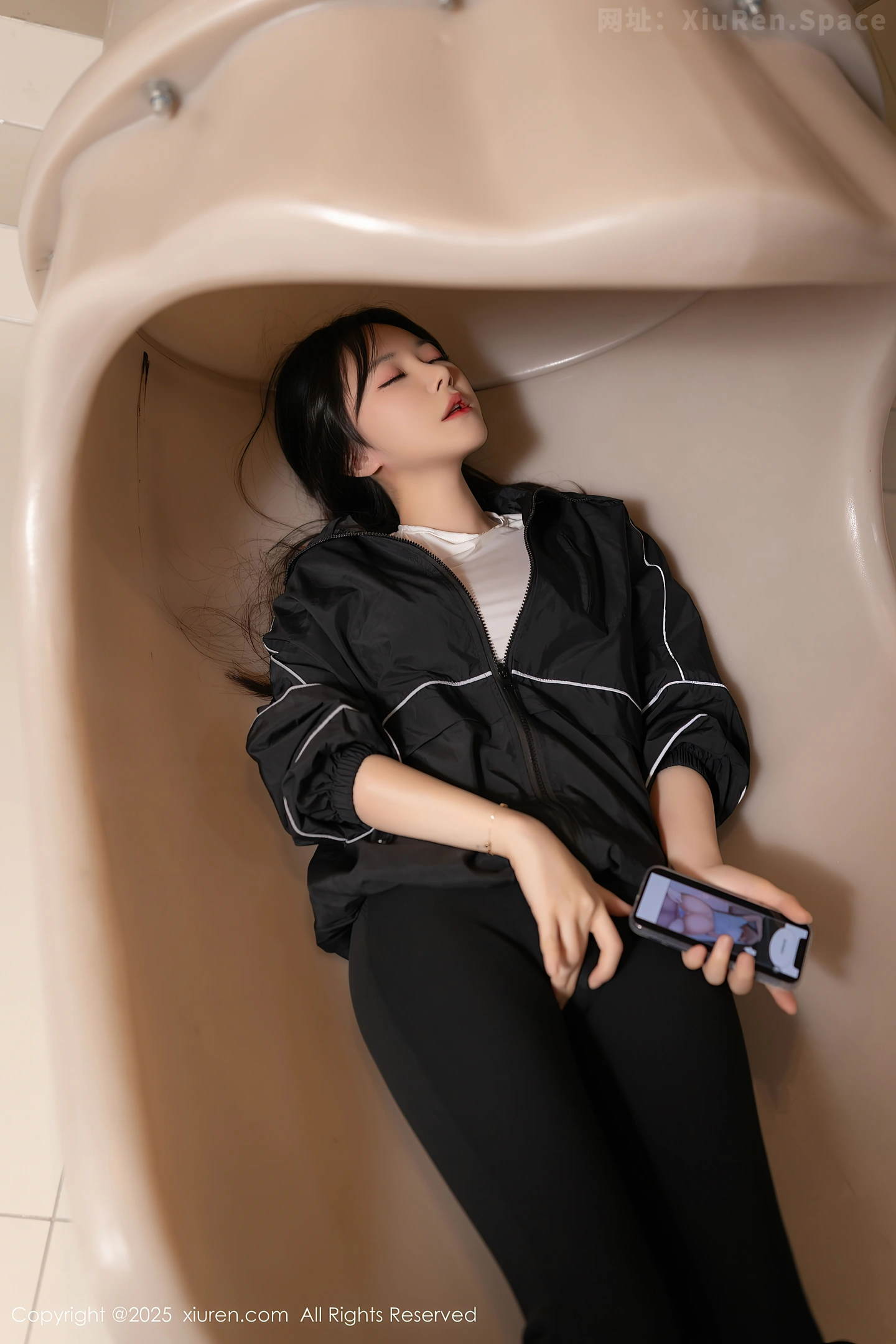 图片[5]-[XiuRen秀人网] VOL.10112 模特鱼子酱Fish性感黑色运动服露白色内衣秀曼妙身材诱惑写真58P-秀人网官方网站